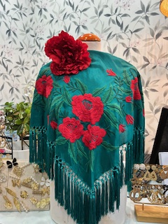MANTÓN SEDA MODELO PEPA Verde con Rojo.