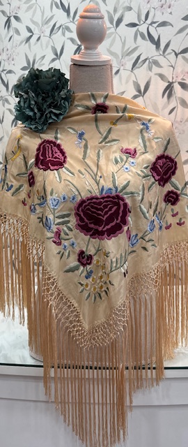 MANTÓN SEDA MODELO CARLA Burdeos Marfil