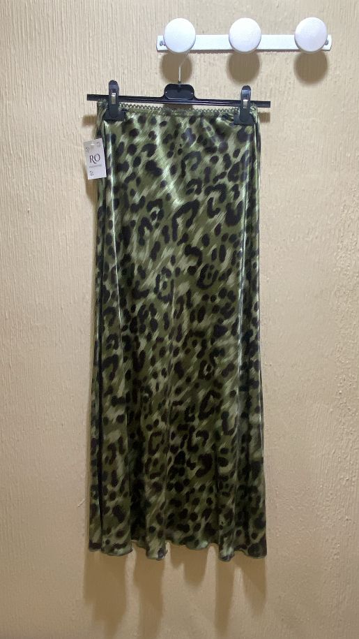 FALDA MIDI SATINADA VERDE ANIMAL PRINT