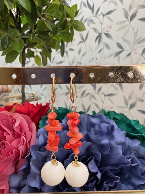 PENDIENTES CORAL con bolita de Hueso