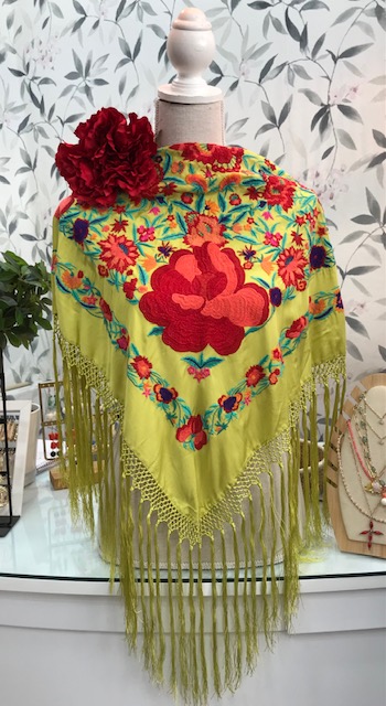 MANTÓN MODELO CAYETANA LIMA-ROJO