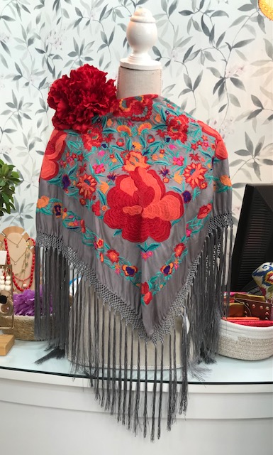 MANTÓN MODELO CAYETANA GRIS