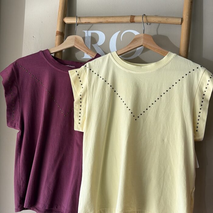 CAMISETA TACHUELAS